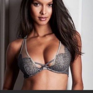 Victoria’s Secret Very Sexy Unlined Plunge bra